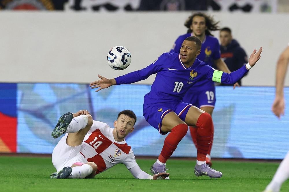 湖人詹姆斯关键三分锁定胜利