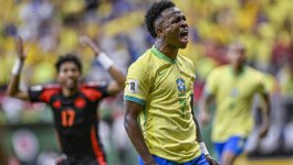 中超：上海申花主场2-0击败沧州雄狮
