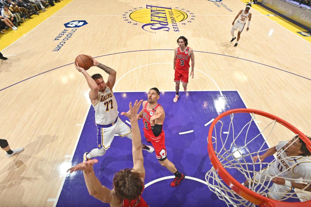 穆勒与梅西交手记录：穆勒正式比赛7胜1负，周末将...